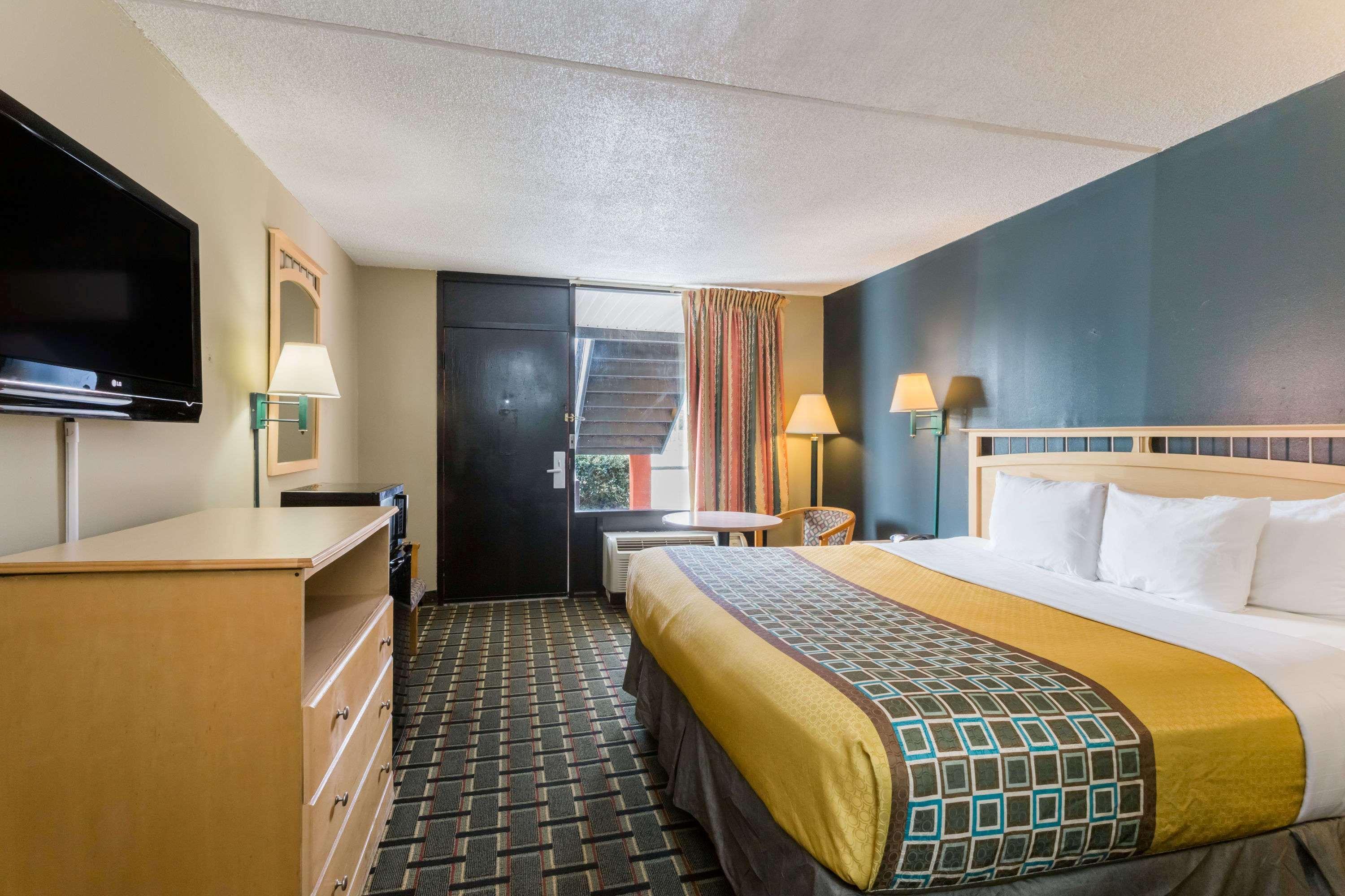Travelodge By Wyndham Savannah Area/Ричмонд-Хилл Экстерьер фото