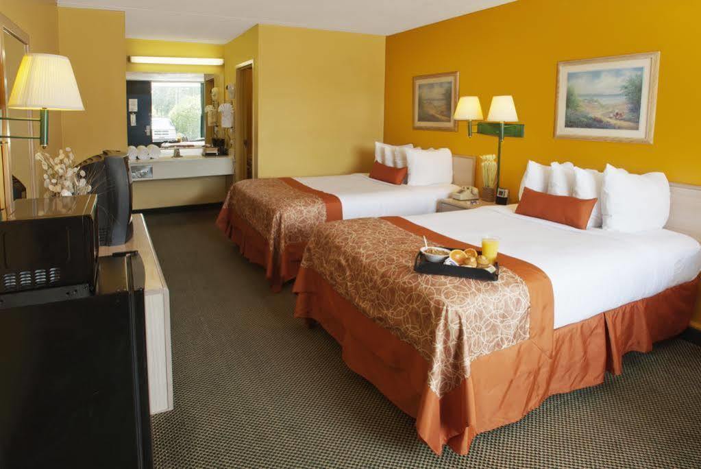 Travelodge By Wyndham Savannah Area/Ричмонд-Хилл Номер фото